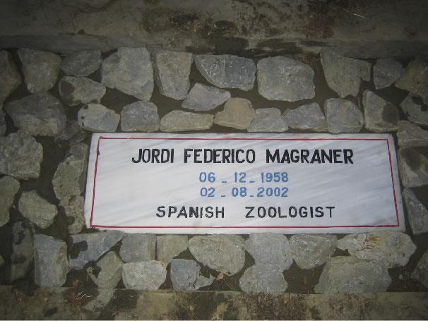 Dalle pos&eacute;e sur sa tombe en 2009 gr&acirc;ce &agrave; Gabi Martinez 